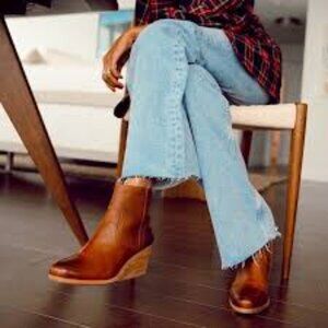 Frye Emma Wedge Short Boots Leather Tag Women Size 10